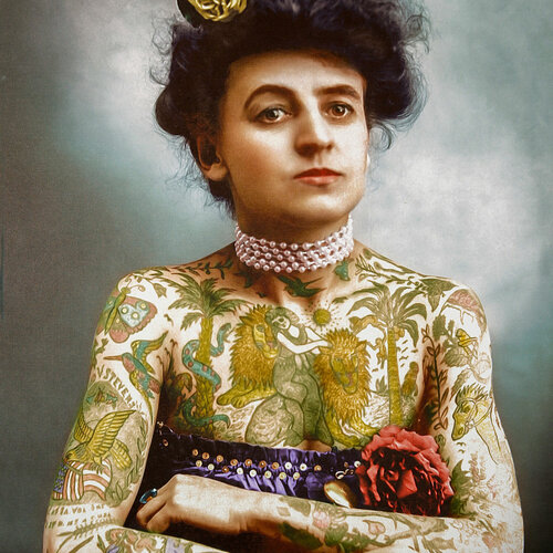 Mario Unger | erste weibliche Tatookünstlerin,, Maud Wagner, um 1915 aufwendig restauriert und koloriert, auf Keilrahmen und hochwertiger Hahnemühle Leinwand, 80x57cm Euro 220,–